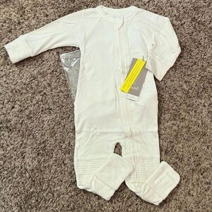 NWT Goumi Kids Cloud Footie SZ 6-12 mo Zipper Jumpsuit Bamboo Zippy White